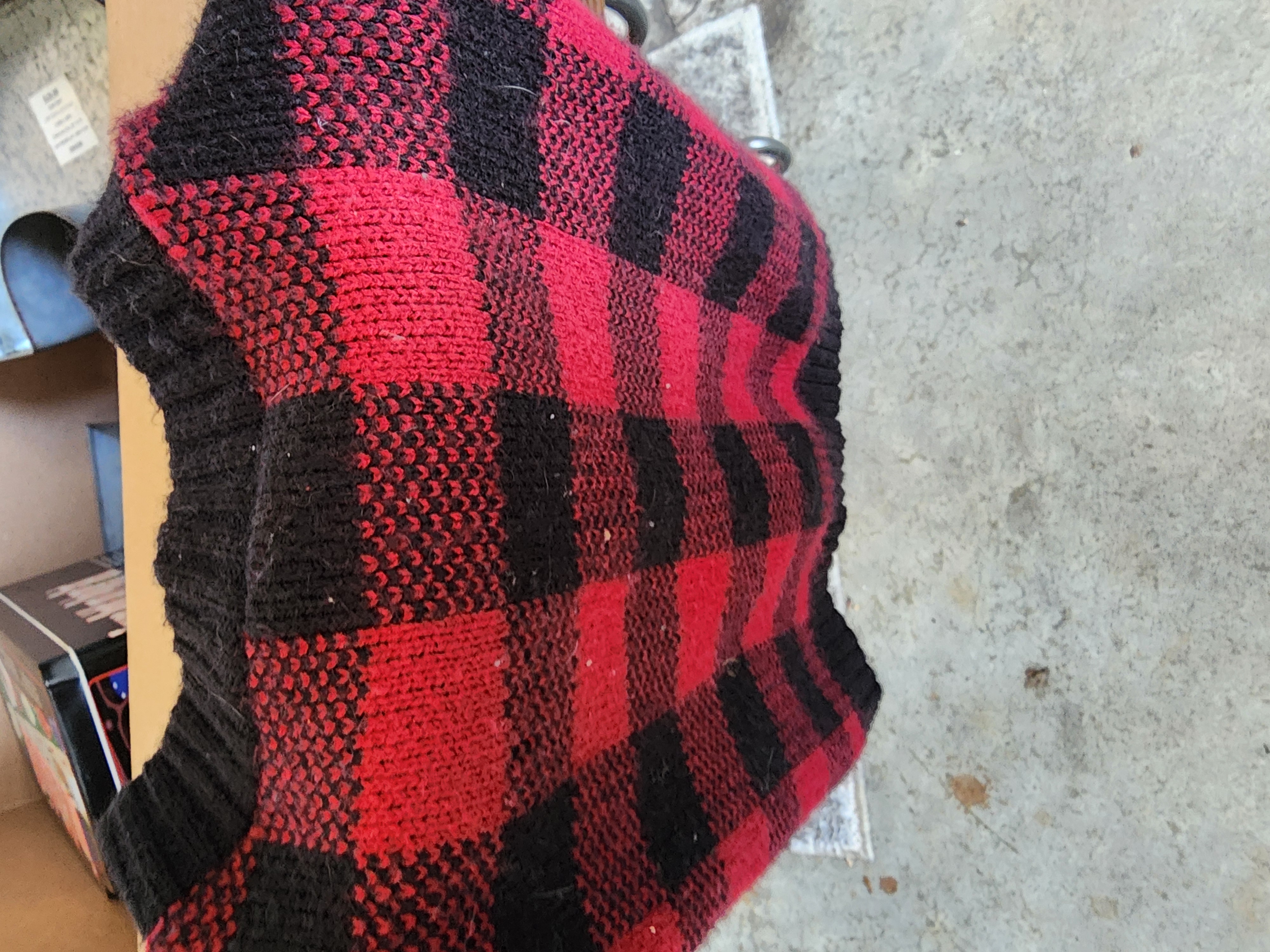 Medium to small dog sweater and waterbowls